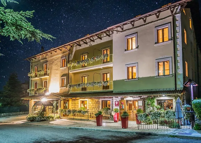 Отель Relais Ducale & Pool Пескокостанцо